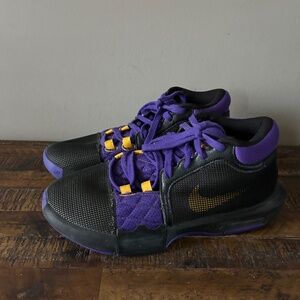 Men's Size 7.5 Nike LaBron Witness Vlll Basketball Shoes in Black, Purple & Gold